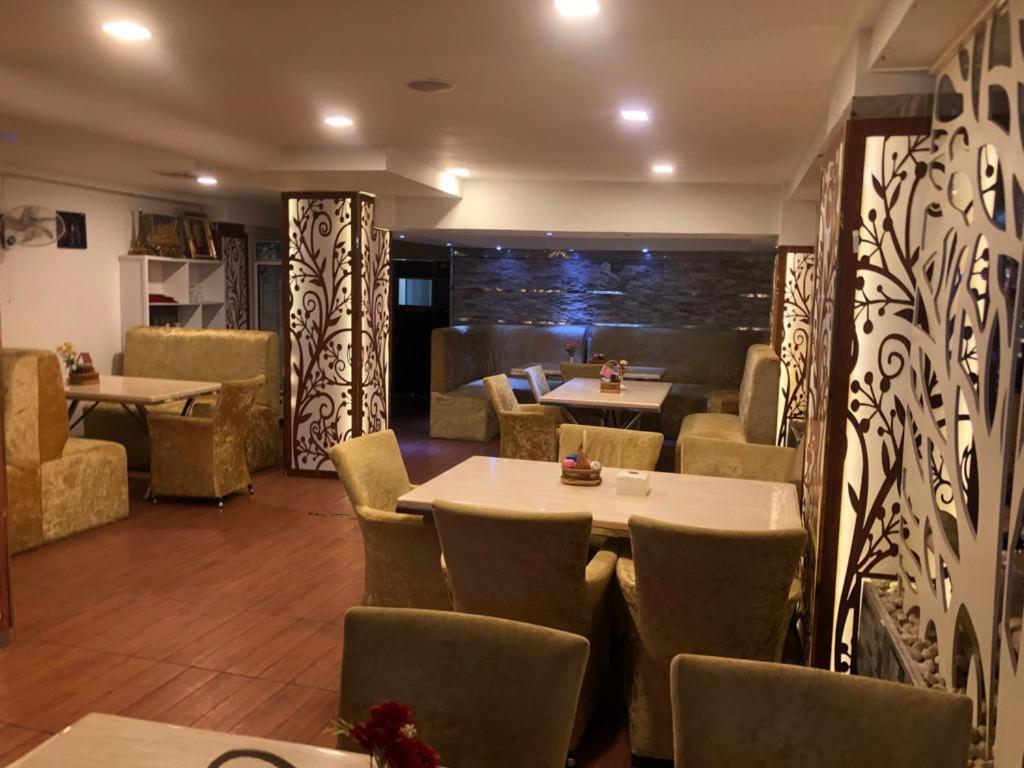 Abunawas Merry Inn At Walking Street Pattaya Extérieur photo
