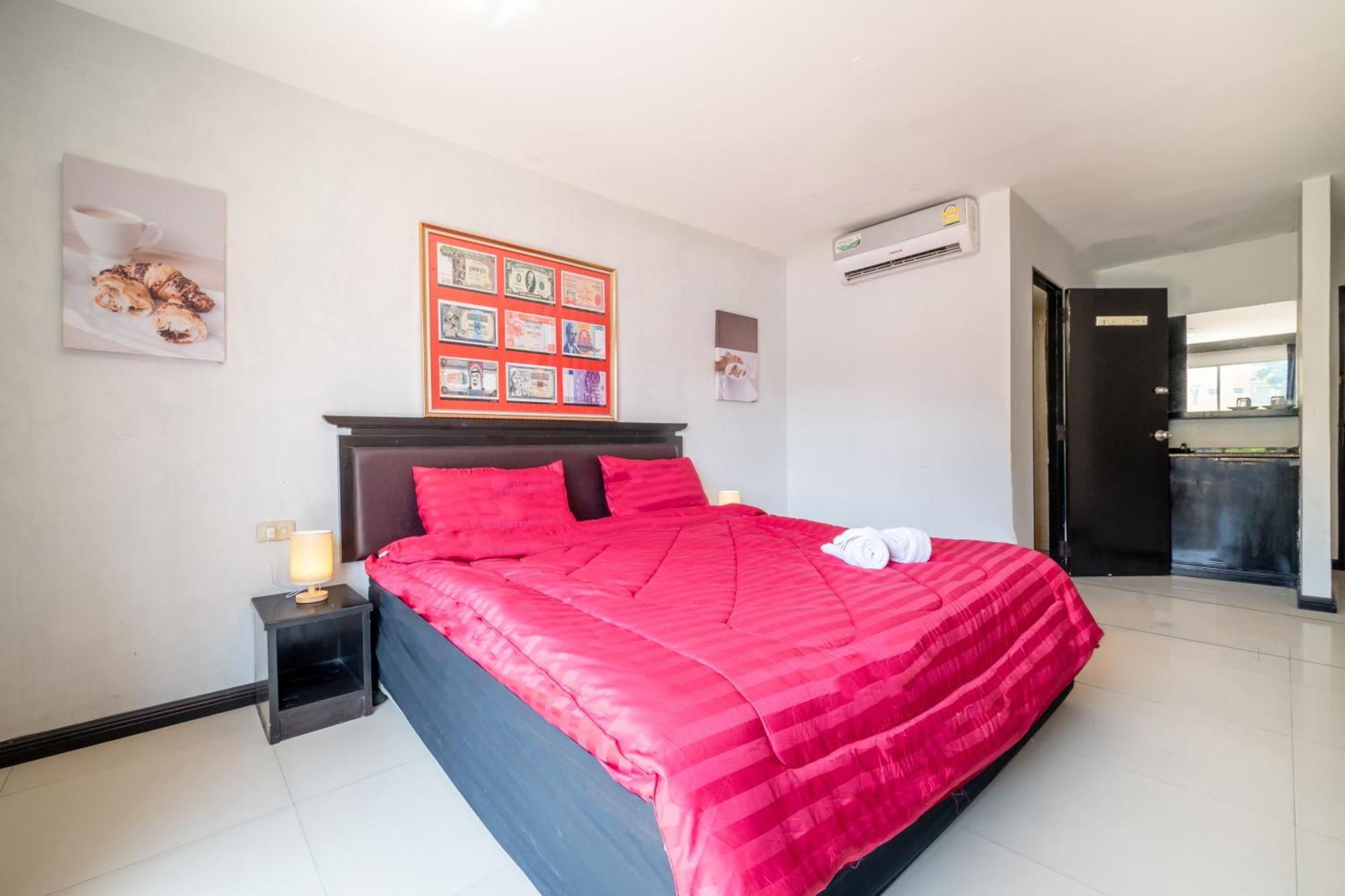 Abunawas Merry Inn At Walking Street Pattaya Extérieur photo