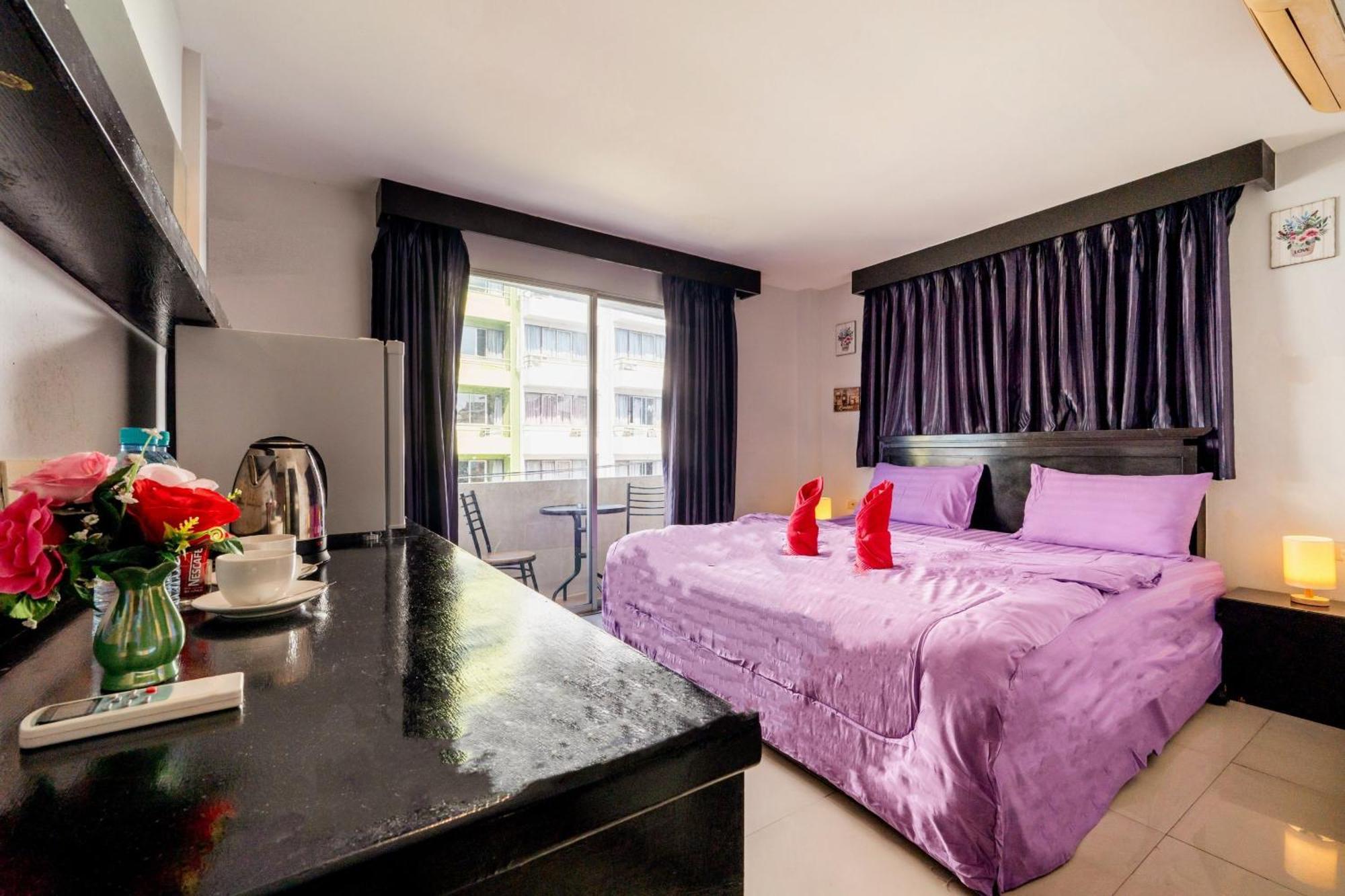 Abunawas Merry Inn At Walking Street Pattaya Extérieur photo